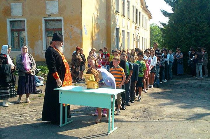 Урок поклоніння трупам в школі
