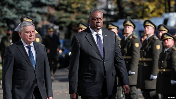 Західні оглядачі коментують візит міністра оборони США до України Західні оглядачі коментують візит міністра оборони США до України